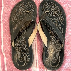 Olukai women’s leather flip flops 10